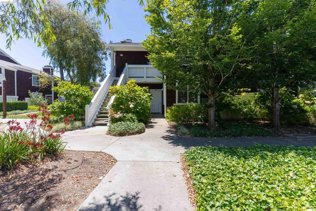 211 Bayside Ct, Richmond
