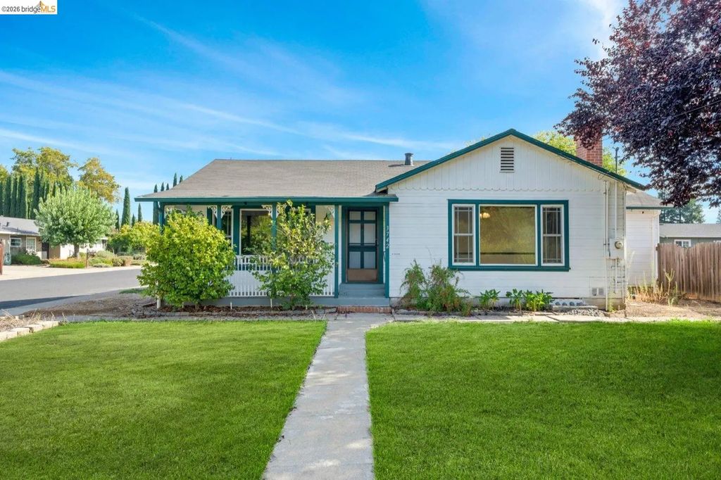 3742 Walnut Ave, Concord