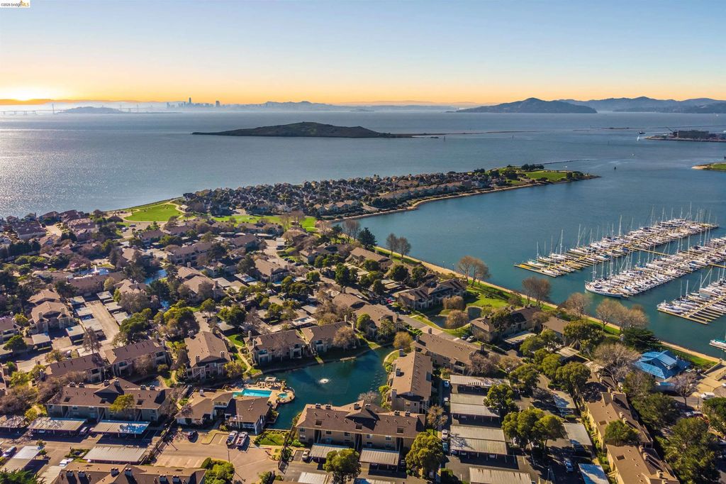 91 Marina Lakes Dr, Richmond