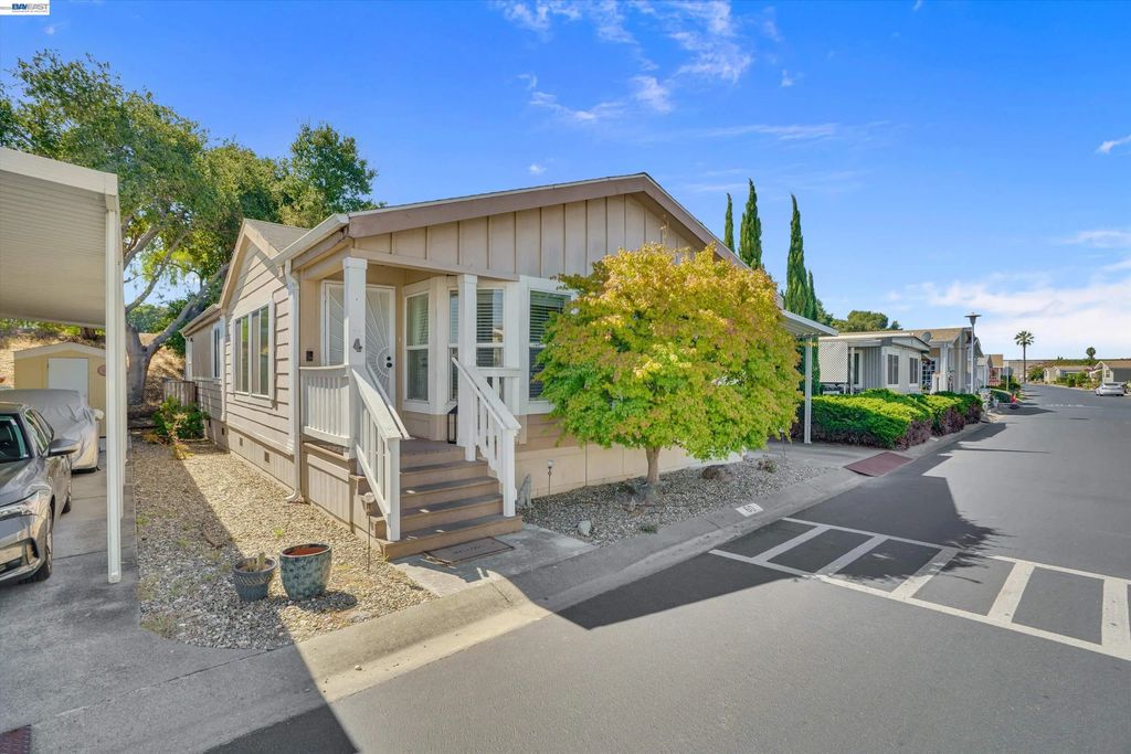 60 Palm Dr, Union City