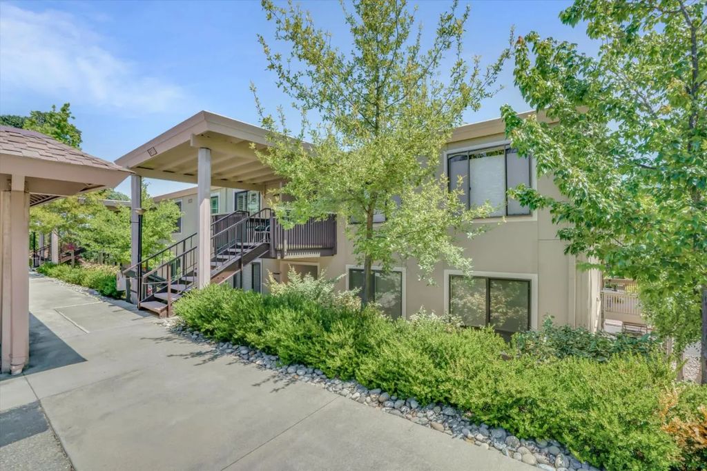 1388 Rockledge Lane 5, Walnut Creek