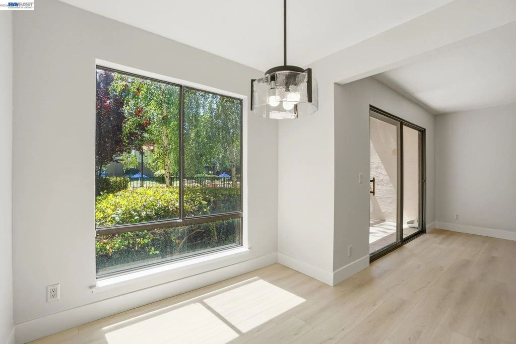 460 N Civic Dr 106, Walnut Creek