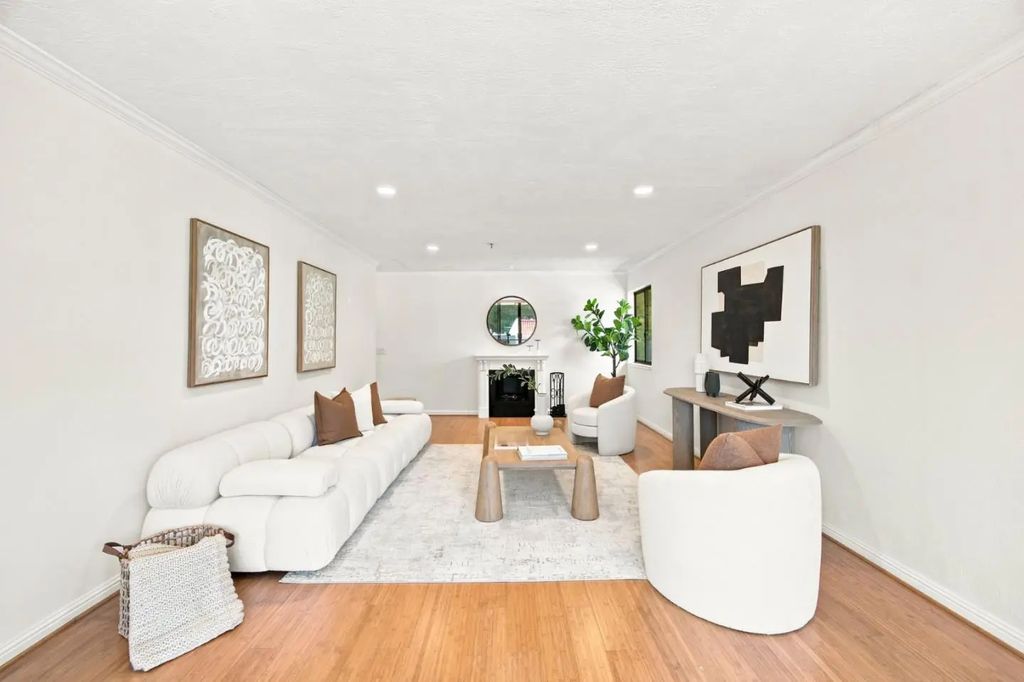 1115 Continentals Way 203, Belmont