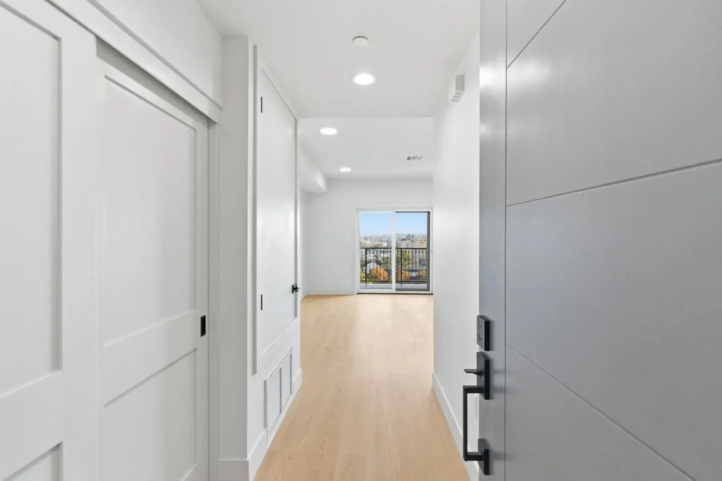 560 El Camino Real 206, San Carlos