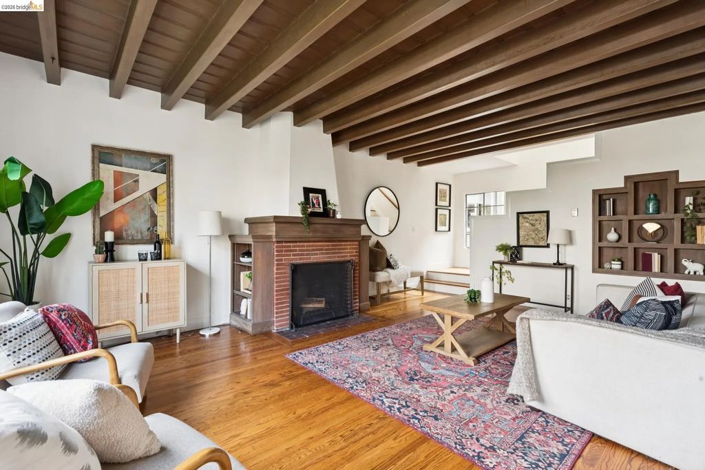 208 Lee St, Oakland