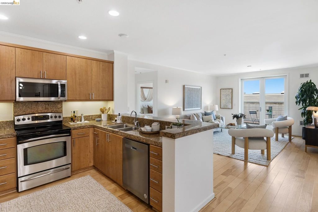 3090 Glascock St 303, Oakland
