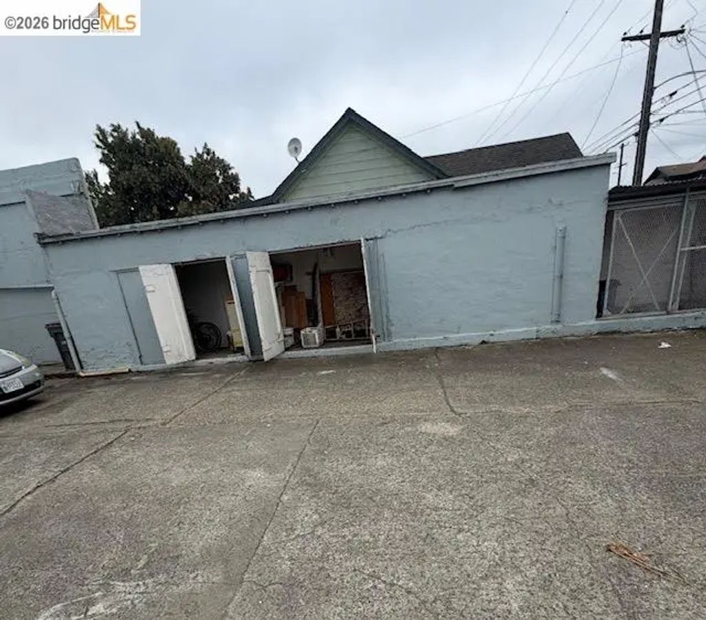 930 Pine, Oakland