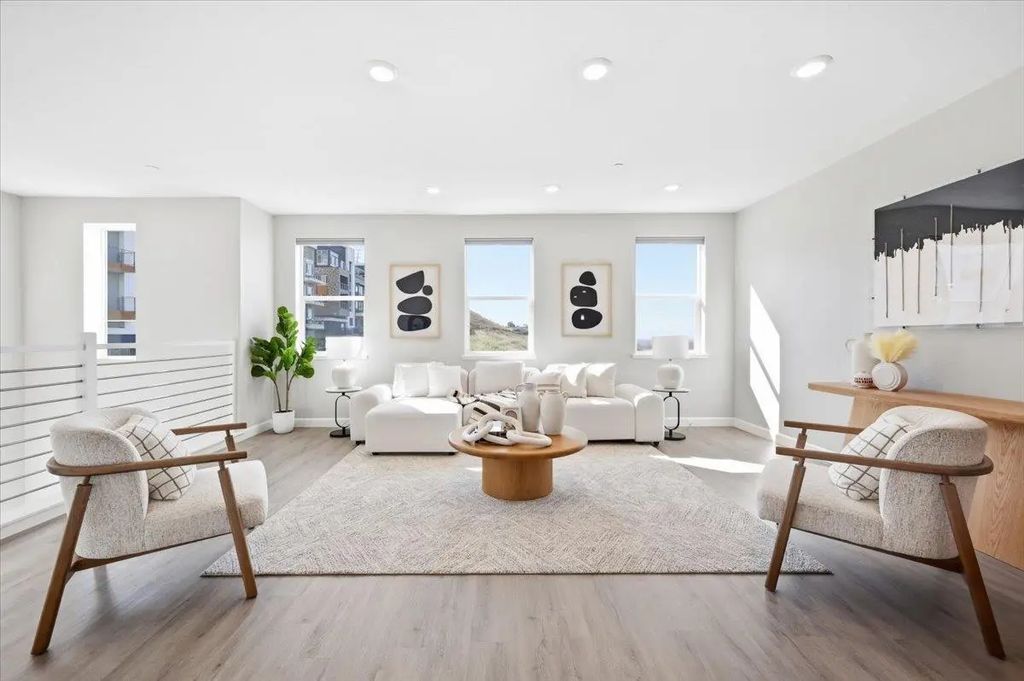 337 Llano De Los Robles Avenue 7, San Jose