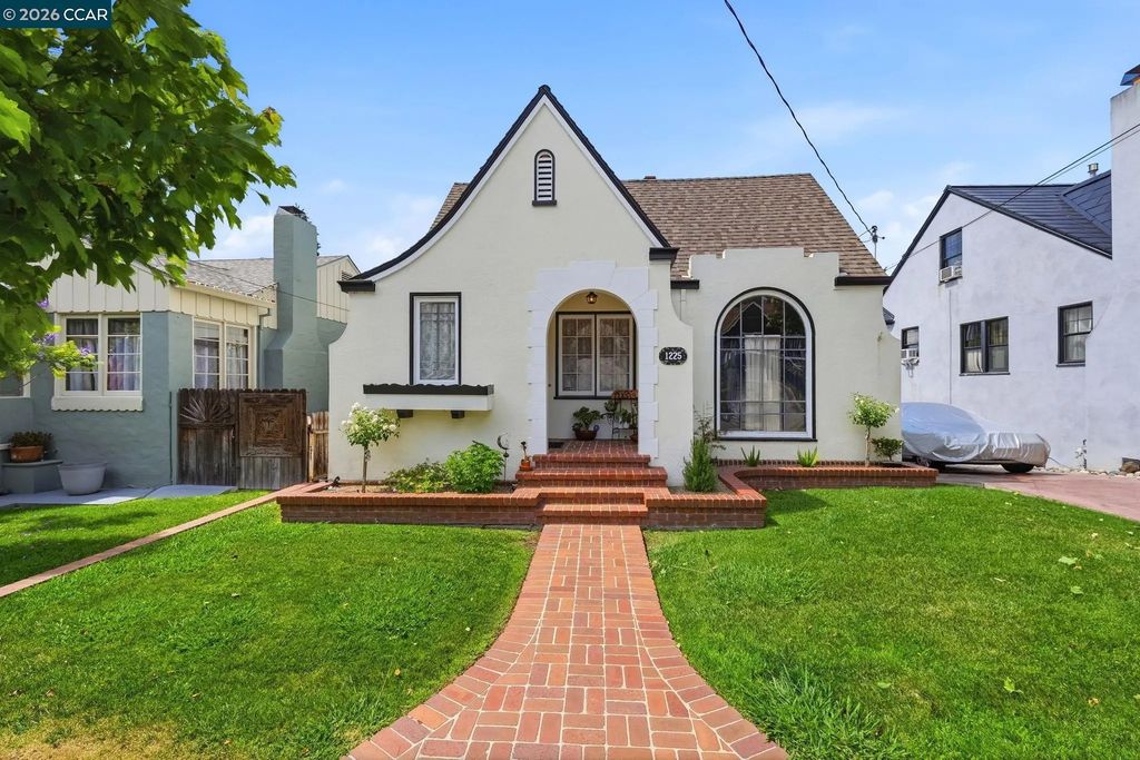 1225 Ulfinian Way, Martinez