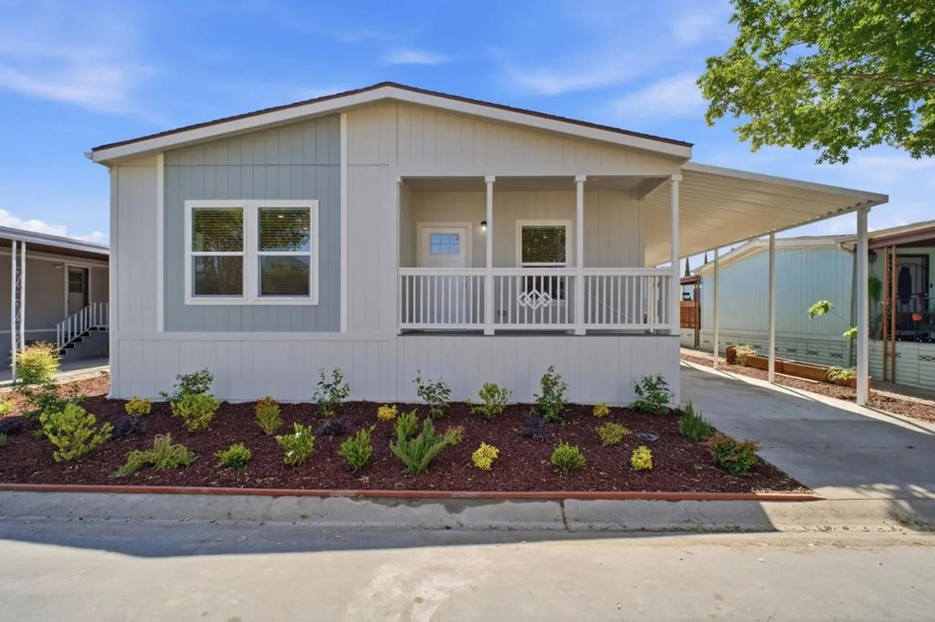 29428 Middleborough 151, Hayward