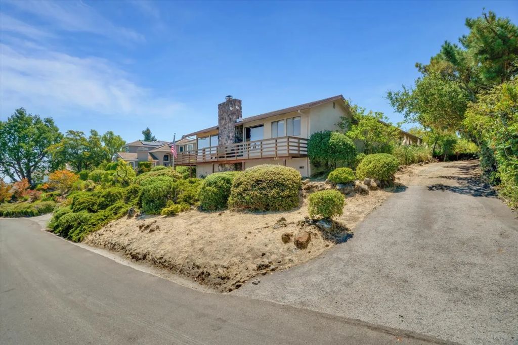 685 Oak Park Way, Redwood City