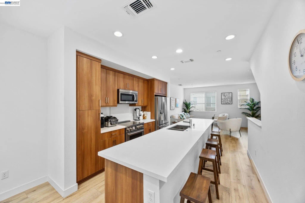 117 Uptown Cir, Oakland