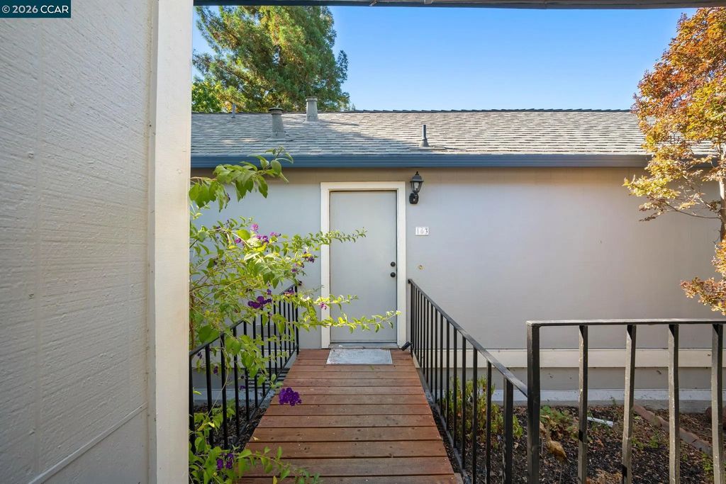 163 Holiday Hills Dr, Martinez