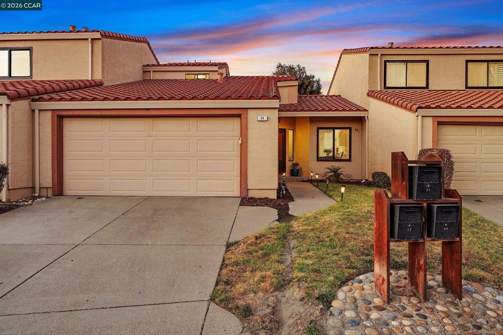 35 Sapphire Ct, Hercules