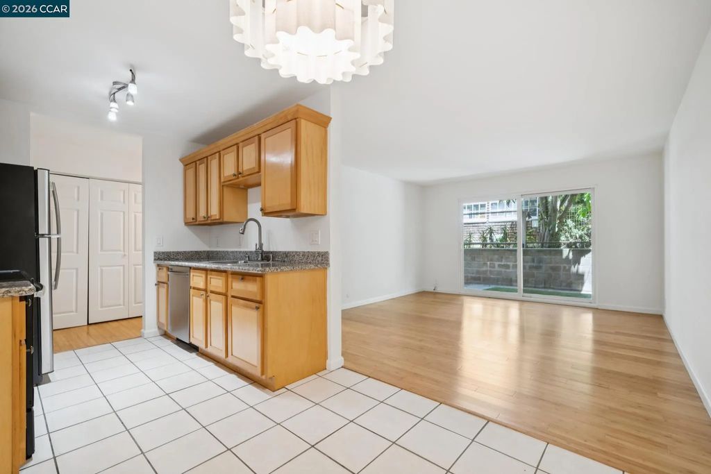 150 Pearl St 122, Oakland