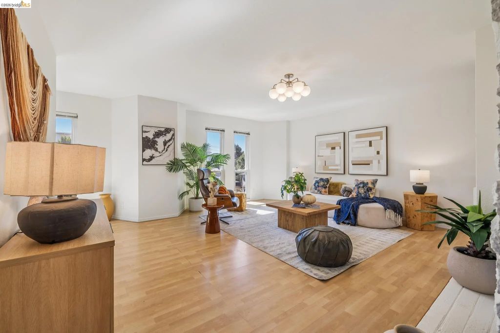 385 Jayne Ave 301, Oakland
