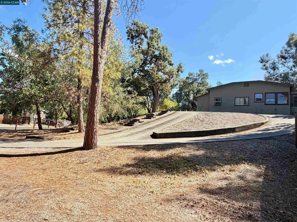 1591 Green Valley Rd, Danville