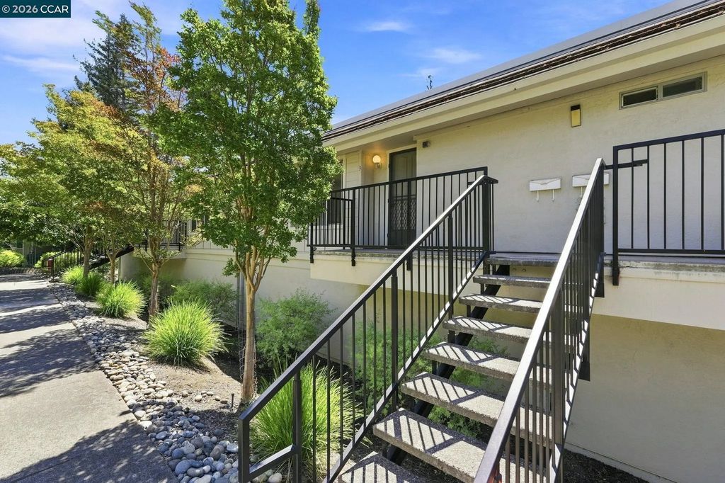 1224 Skycrest Dr 3, Walnut Creek