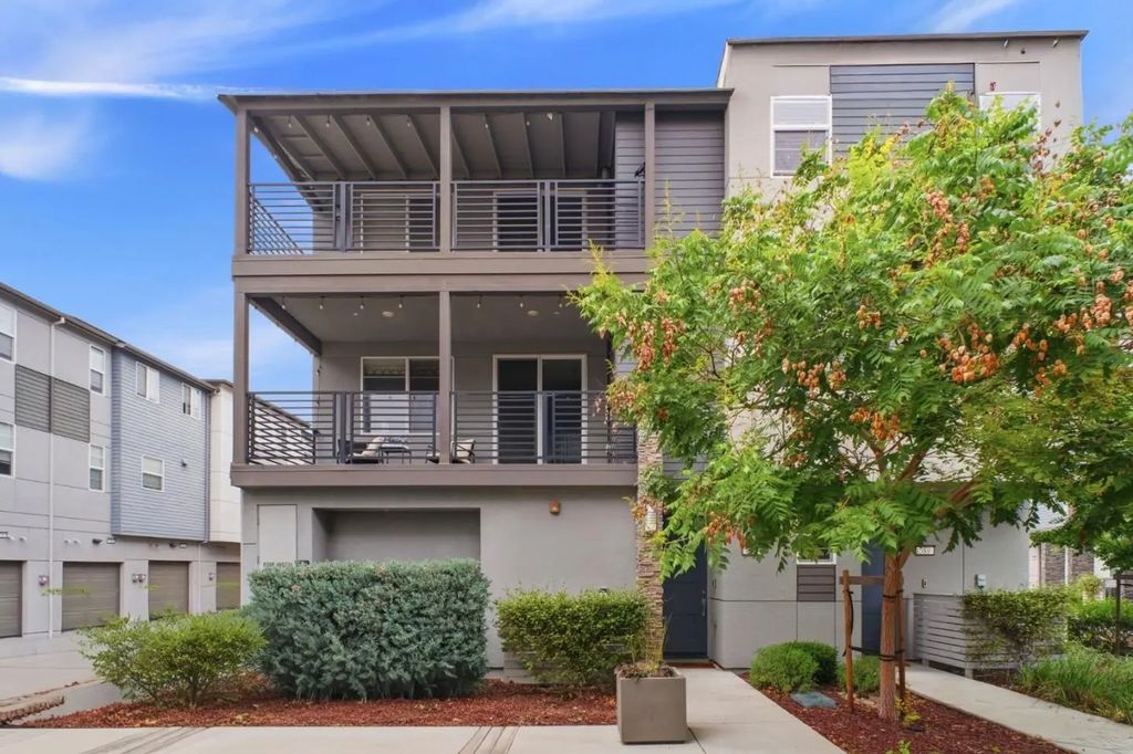 385 Line Street, Hayward