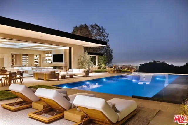 13674 Bayliss Road, Los Angeles