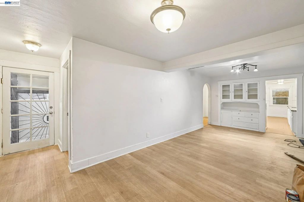5826 Avenal, Oakland