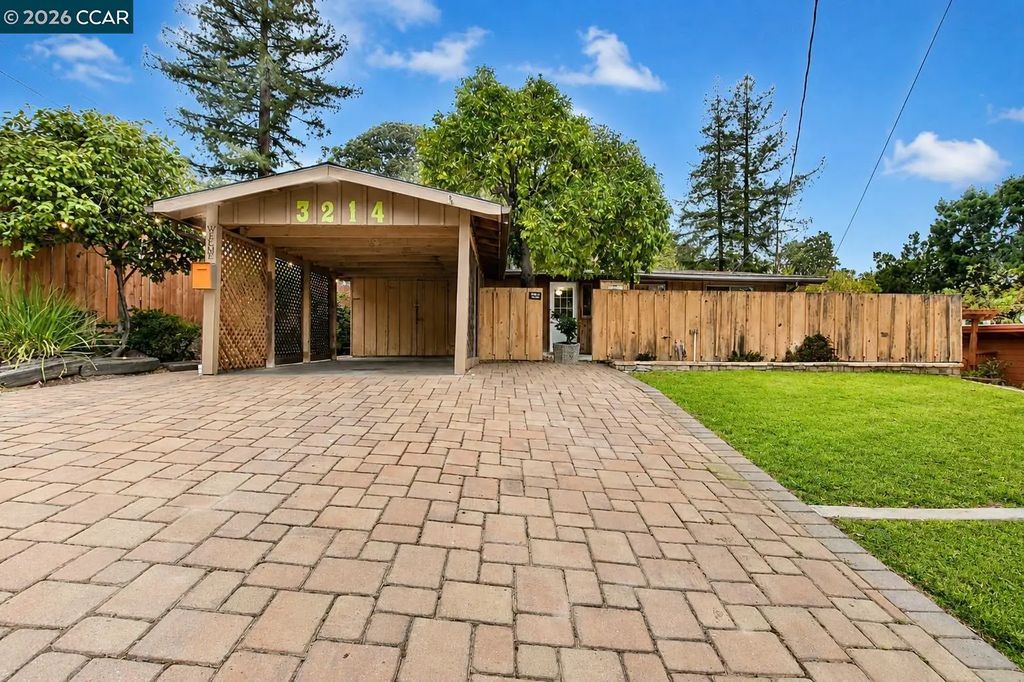 3214 Pine St., Martinez