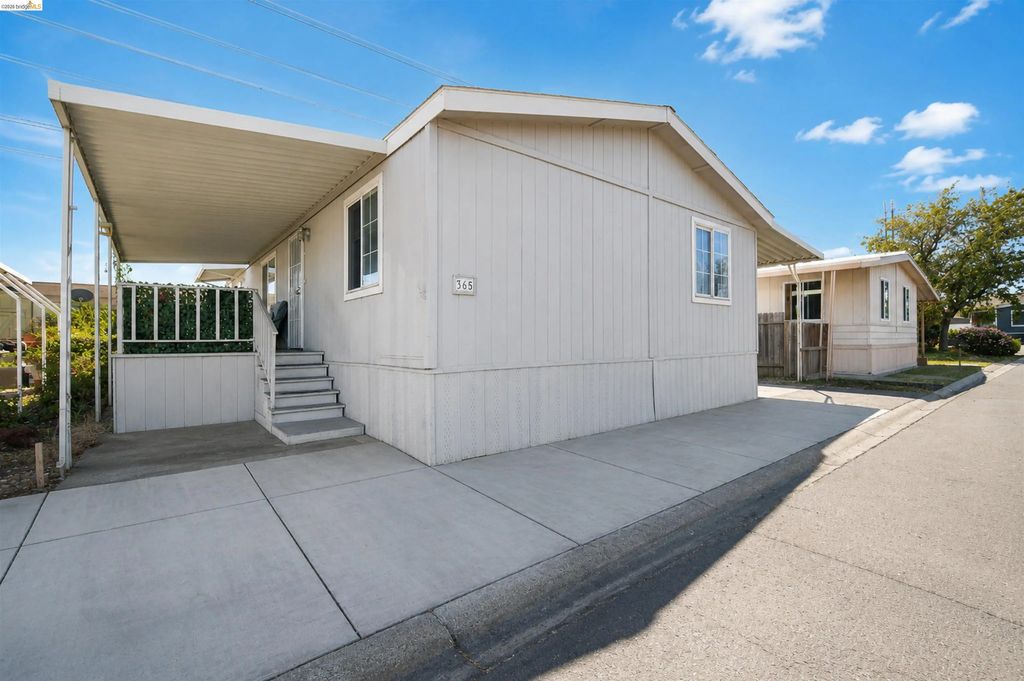 365 Stonyford Dr, Pittsburg
