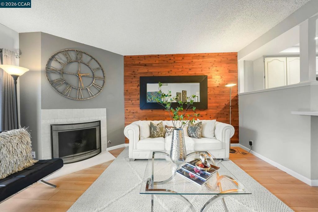 25930 Kay Ave 201, Hayward