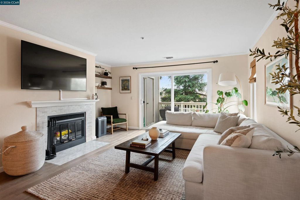 2721 Oak Rd L, Walnut Creek
