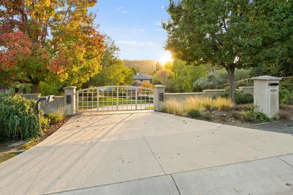 26140 Rancho Manuella Lane, Los Altos Hills