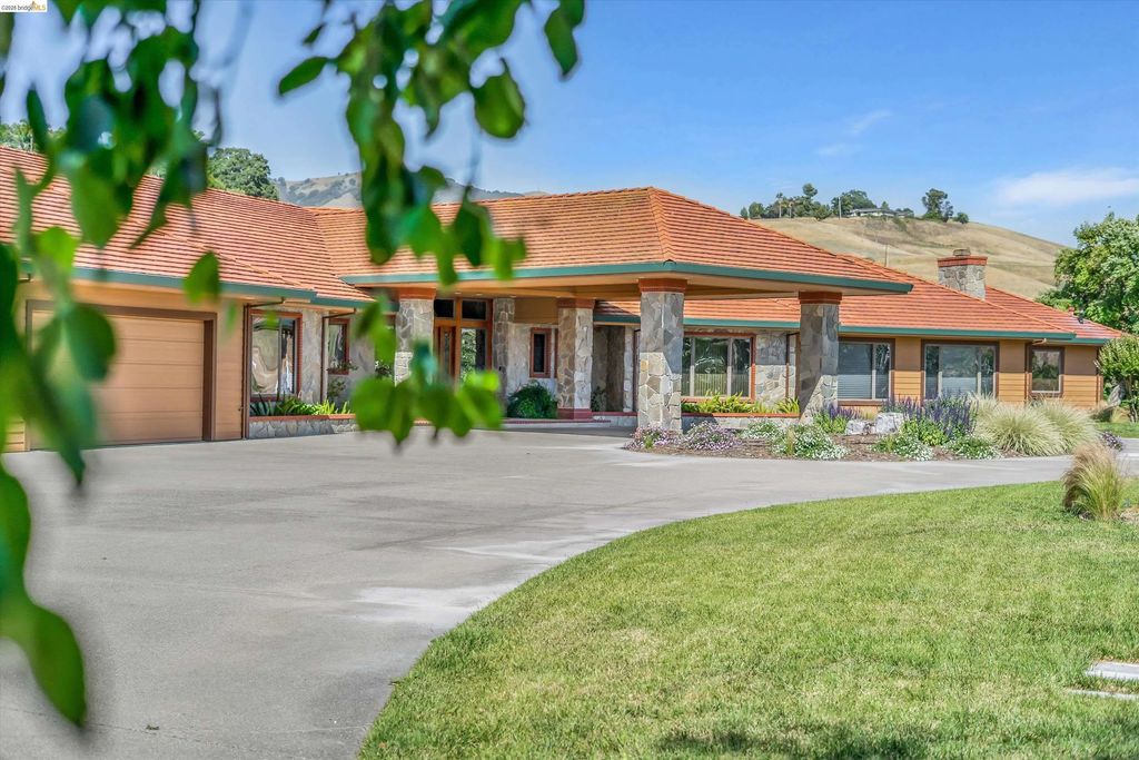 5885 Bruce Dr, Danville