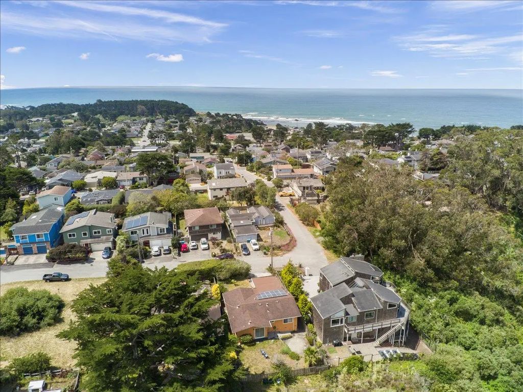 807 Tierra Alta Street, Moss Beach