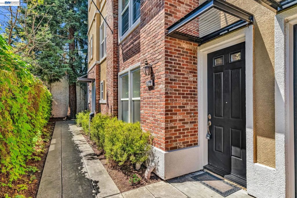 629 Artistic Place, Hayward