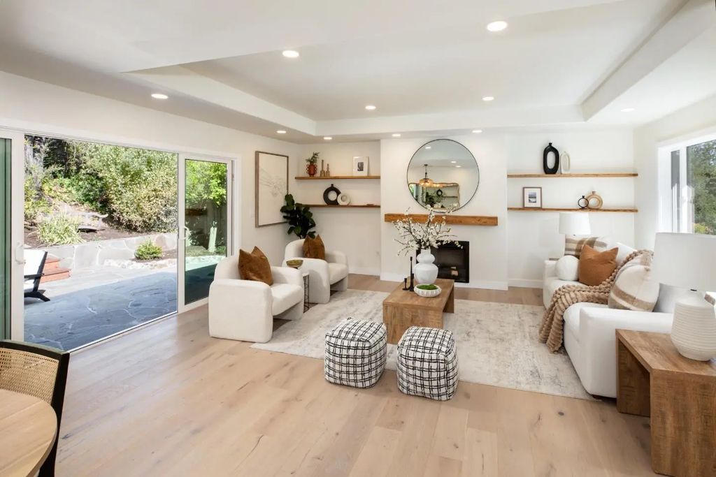 220 Canyon Drive, Portola Valley