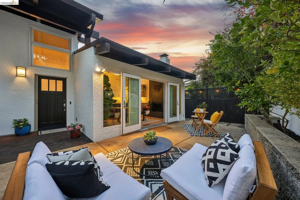6930 Snake Rd, Oakland