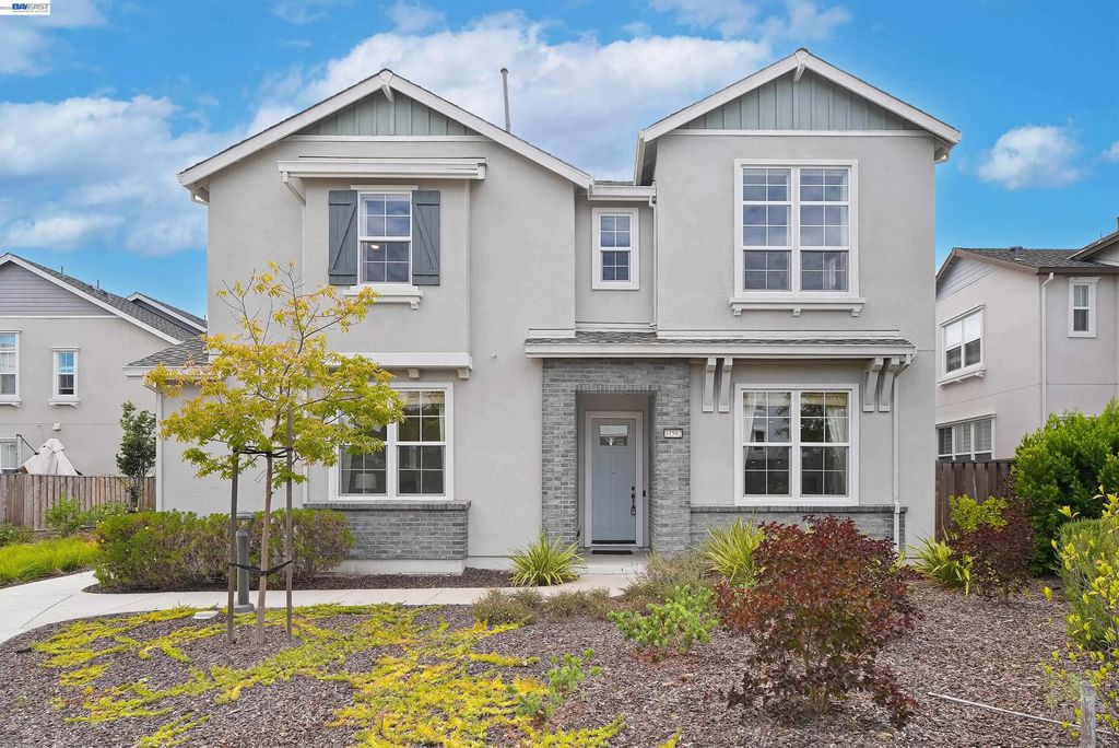 37592 Sea Bank St, Newark