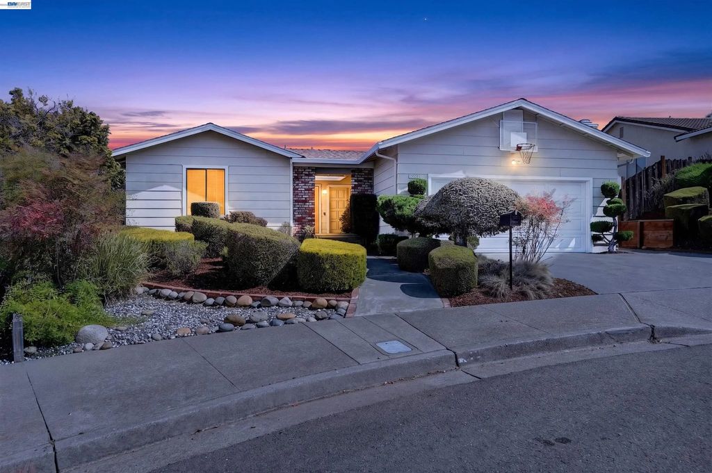 26976 Hemmingway Ct, Hayward