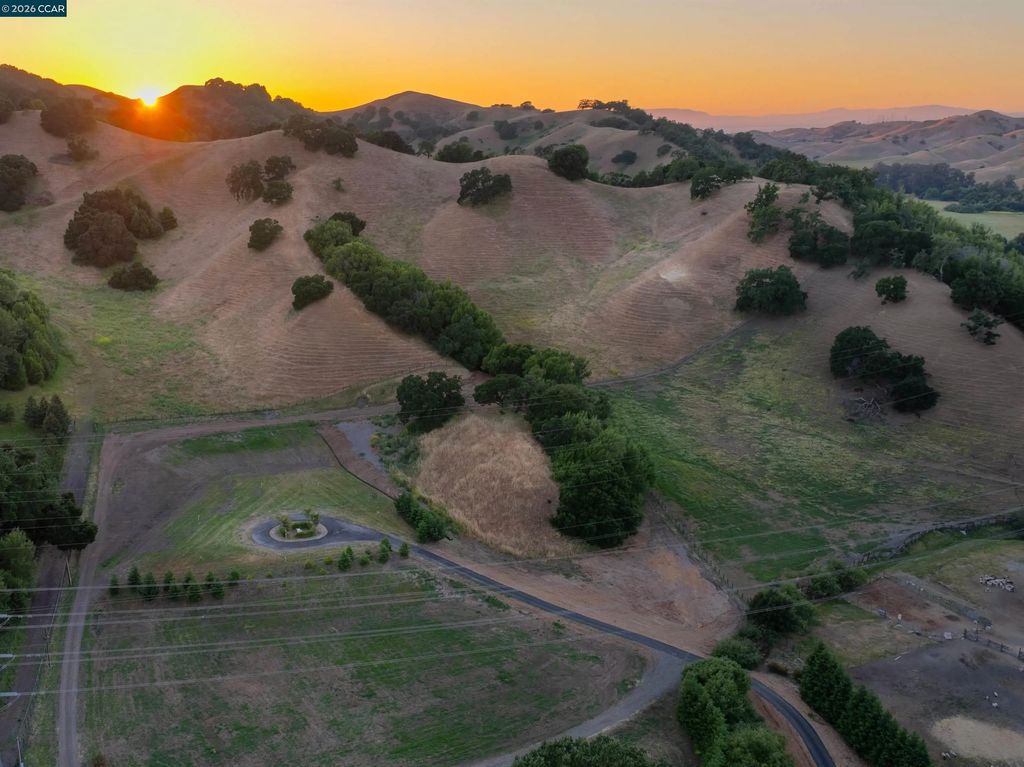 60 Hampton Road, Martinez