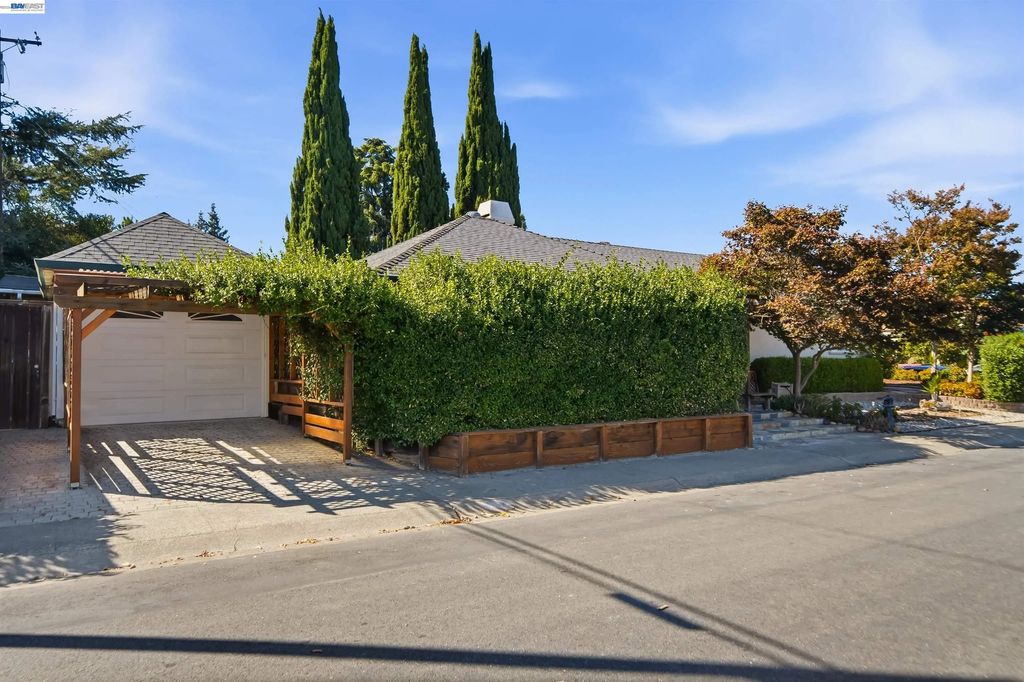 10561 Carver Dr, Cupertino
