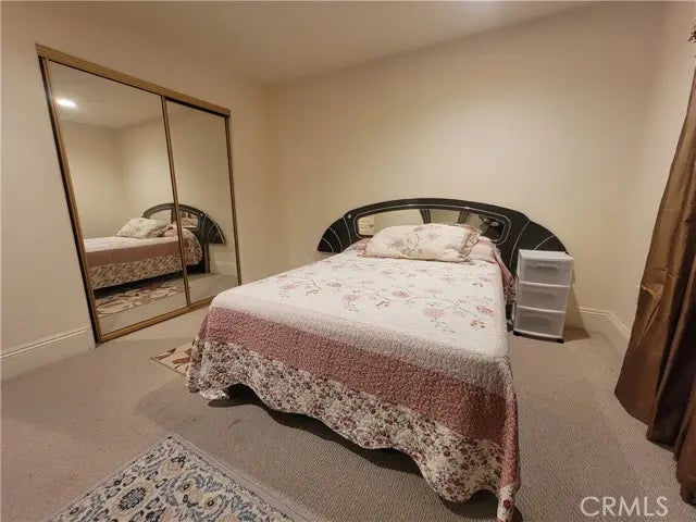 8009 Rose Street, Paramount