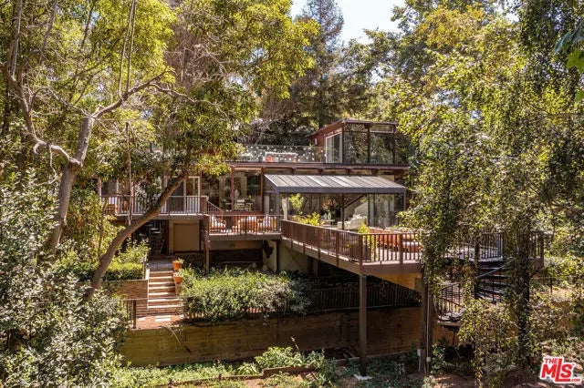 681 Brooktree Road, Santa Monica