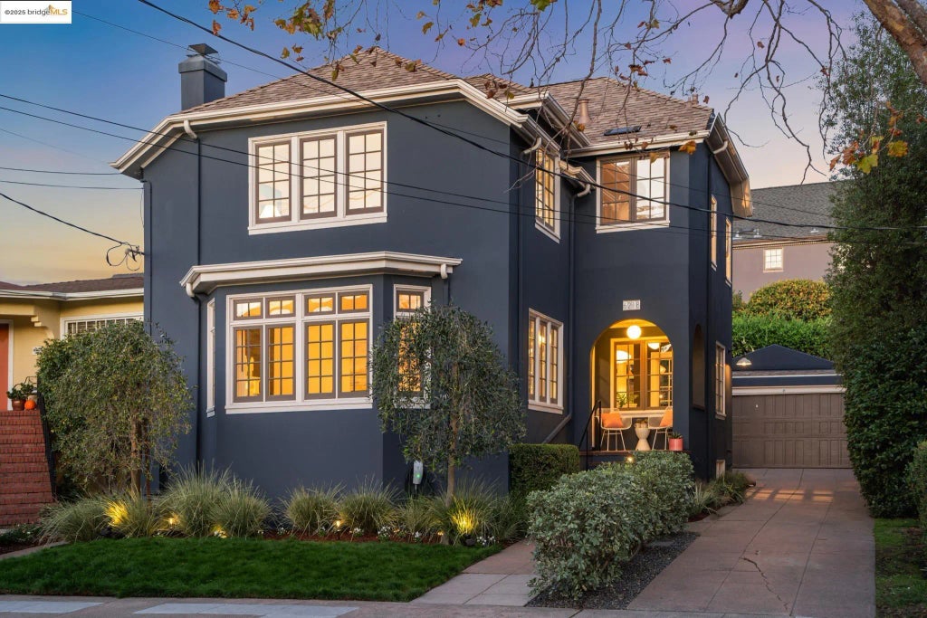 6218 Manoa St, Oakland