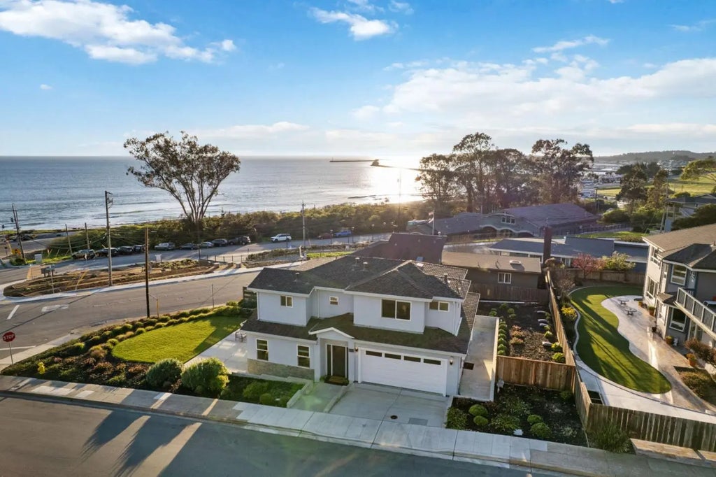 634 Coronado Street, El Granada