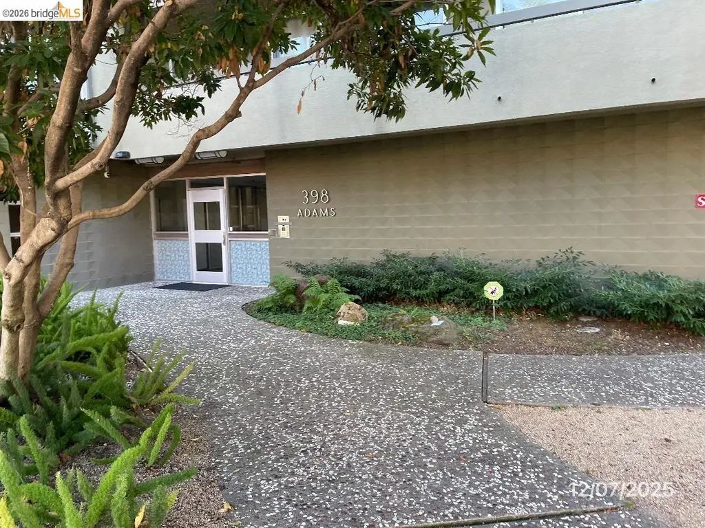 398 Adams St 204, Oakland