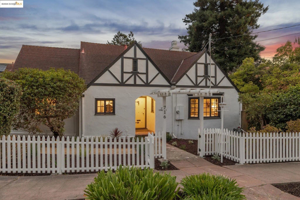 716 Coventry Rd, Kensington