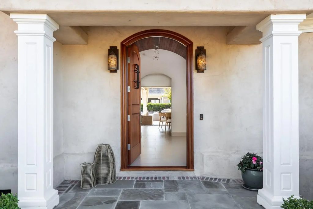 26883 Dezahara Way, Los Altos Hills