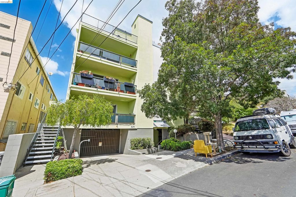 321 Warwick Ave 303, Oakland