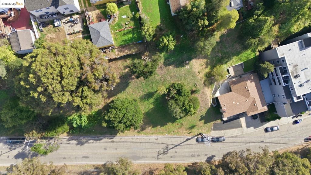 9680 Mountain Blvd, Oakland