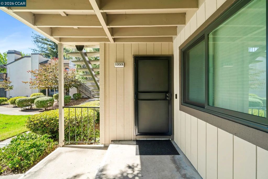 1355 Hull Ln, Martinez