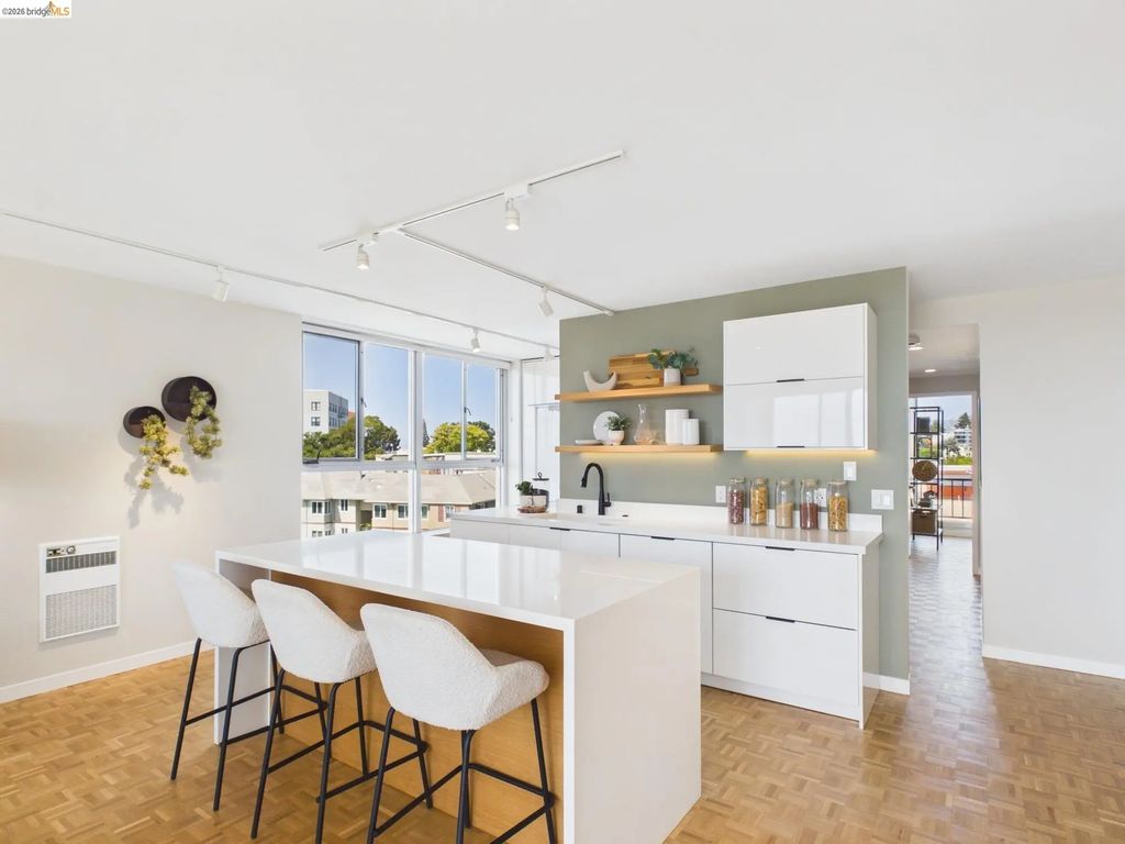 320 Lee St 702, Oakland